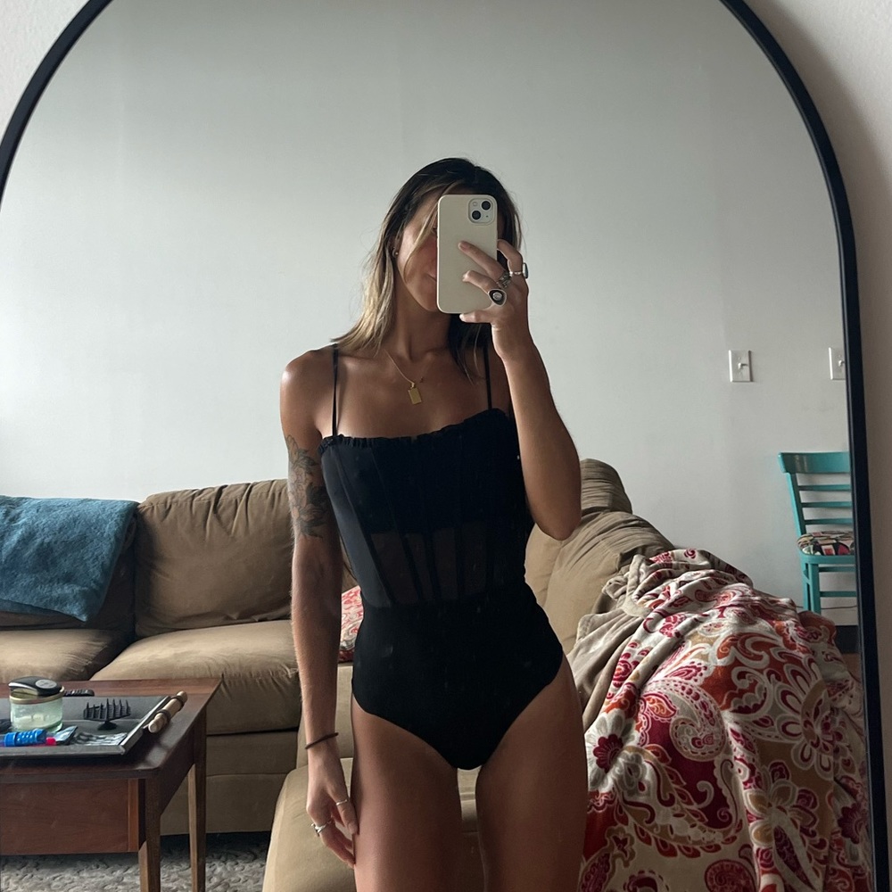 PRINCESS POLLY BLSCK CORSET BODYSUIT (2)